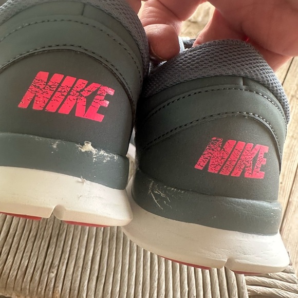 Nike Charcoal and Neon Pink Running Shoes - Picture 4 of 7